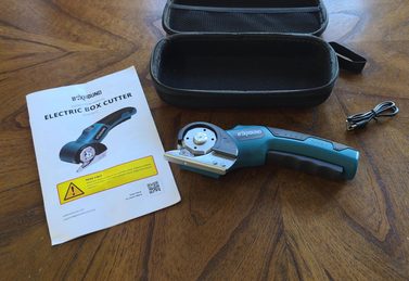 BoxHound cutter with its case, charging cable and manual